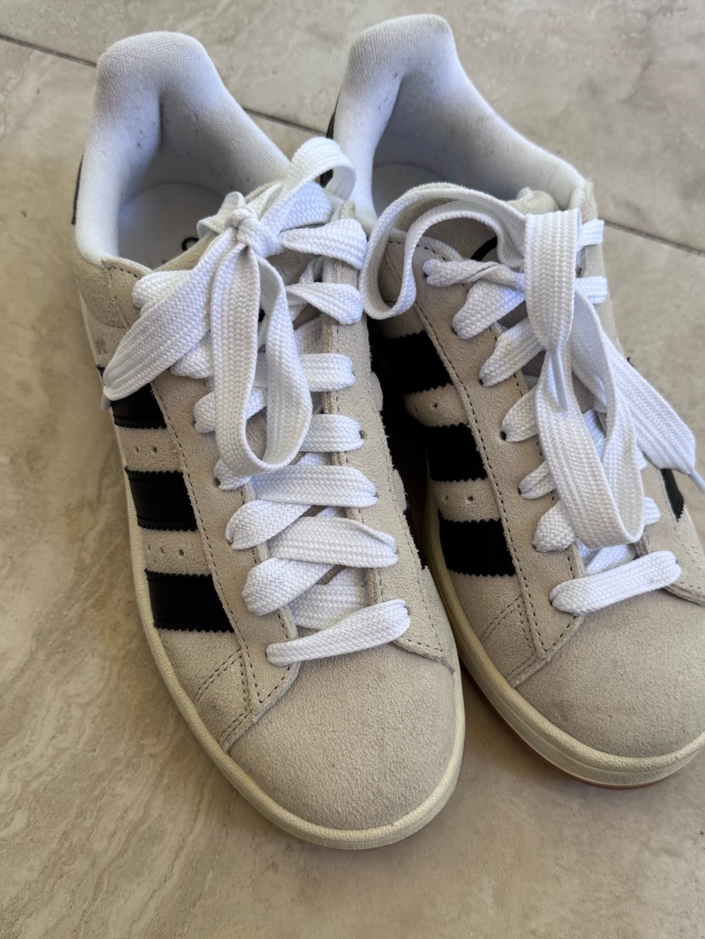 adidas Cream Sneakers with Black Stripes and Heel Tab - Picture 2 of 9